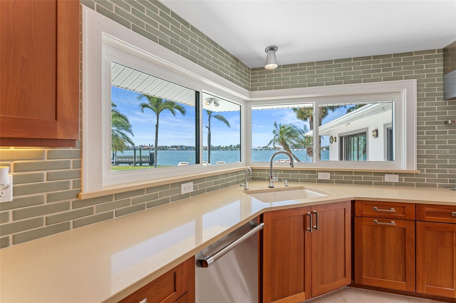 11050 7TH ST E, TREASURE ISLAND, FL, 33706