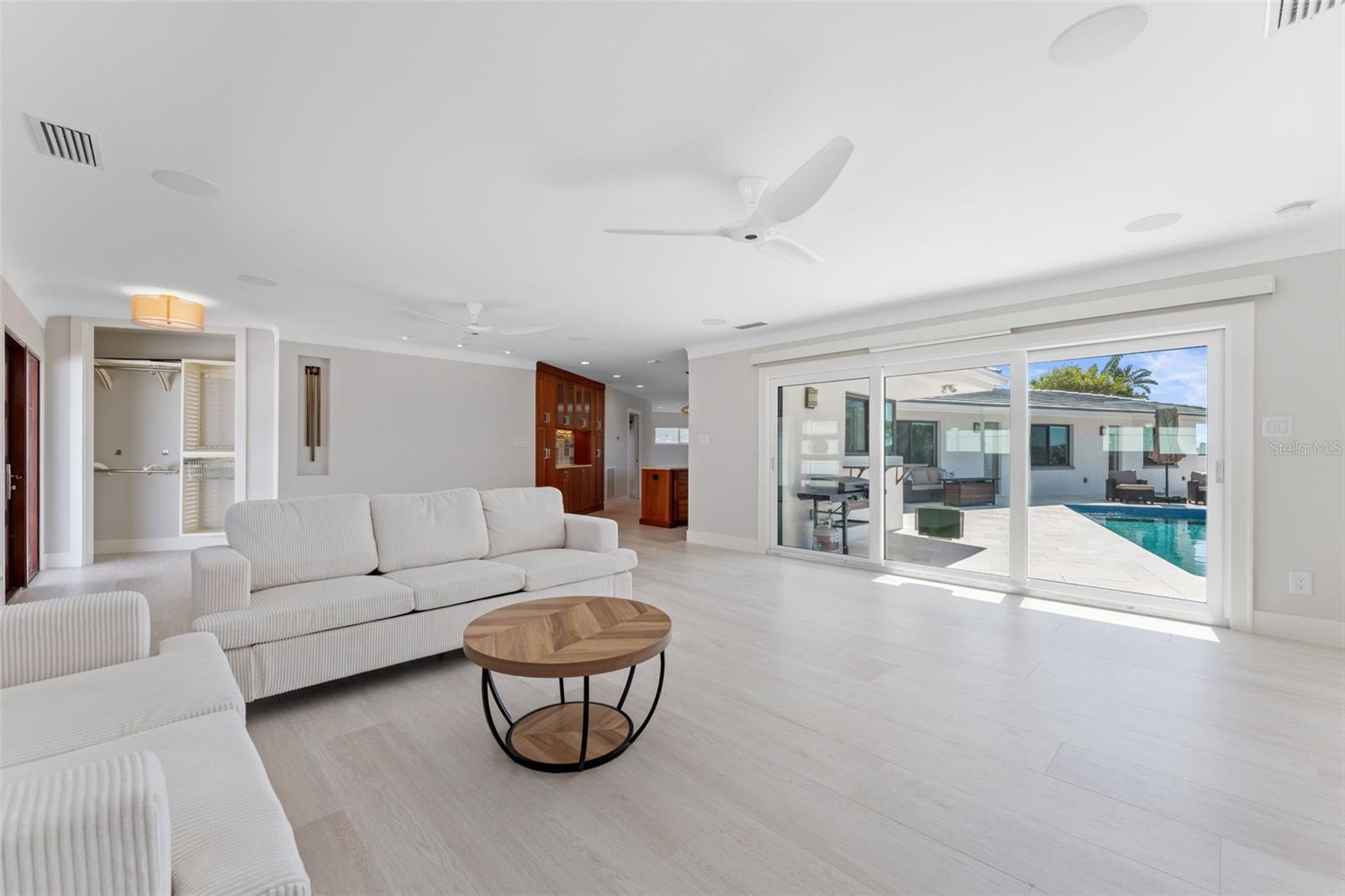 11050 7TH ST E, TREASURE ISLAND, FL, 33706