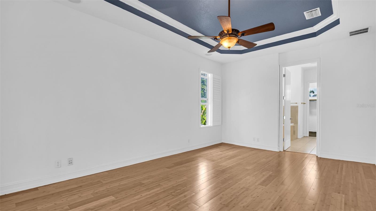 1089 CORDOVA BLVD NE, ST PETERSBURG, FL, 33704