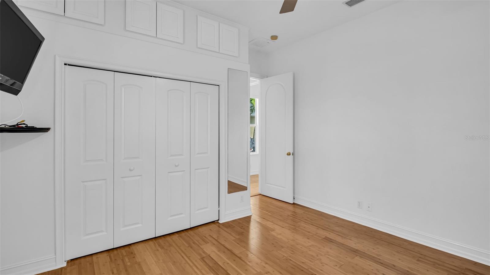 1089 CORDOVA BLVD NE, ST PETERSBURG, FL, 33704