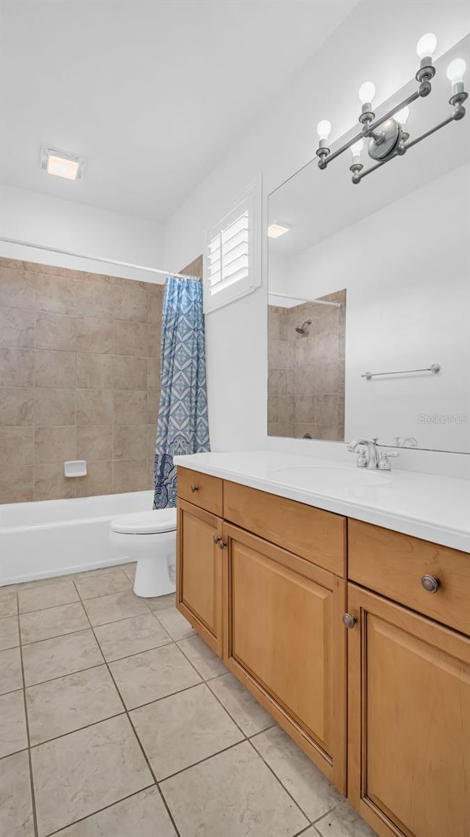 1089 CORDOVA BLVD NE, ST PETERSBURG, FL, 33704