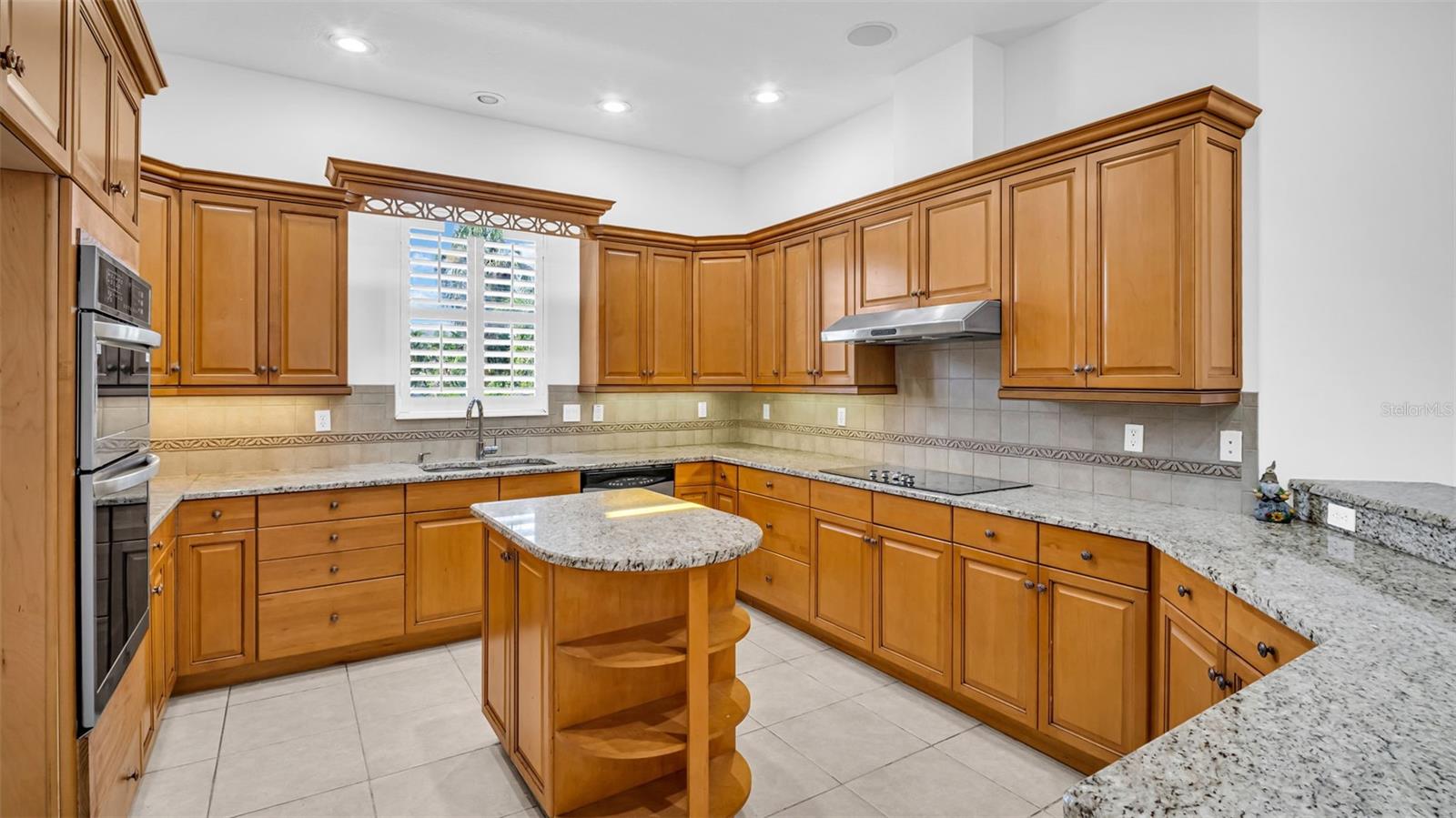 1089 CORDOVA BLVD NE, ST PETERSBURG, FL, 33704