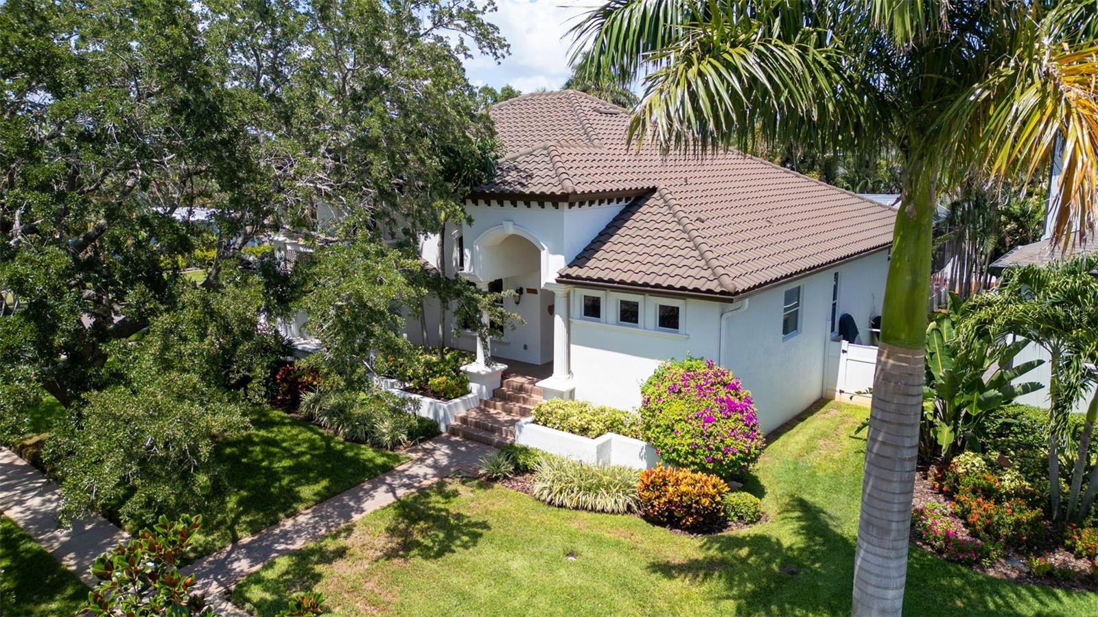 1089 CORDOVA BLVD NE, ST PETERSBURG, FL, 33704