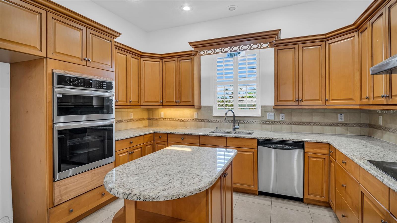 1089 CORDOVA BLVD NE, ST PETERSBURG, FL, 33704