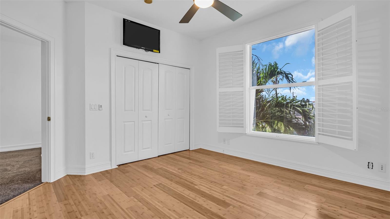 1089 CORDOVA BLVD NE, ST PETERSBURG, FL, 33704