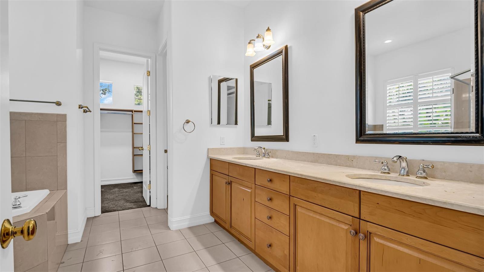 1089 CORDOVA BLVD NE, ST PETERSBURG, FL, 33704