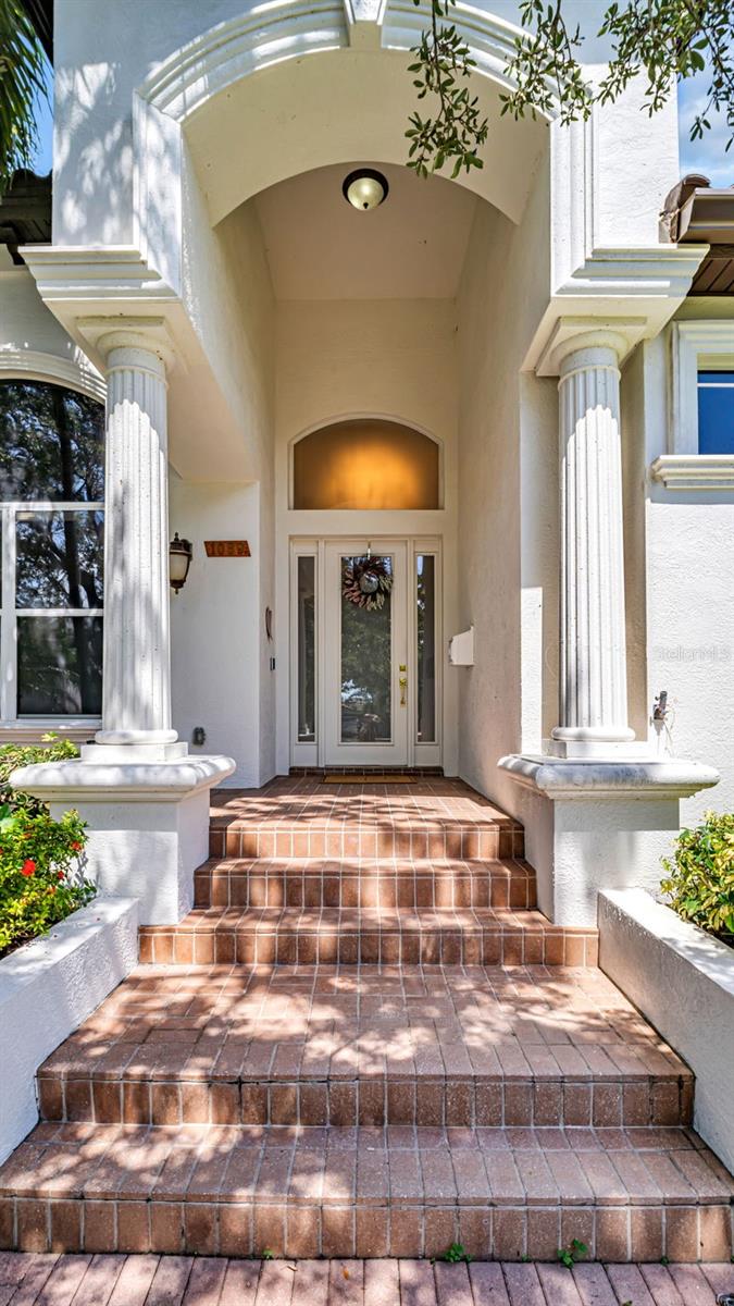 1089 CORDOVA BLVD NE, ST PETERSBURG, FL, 33704