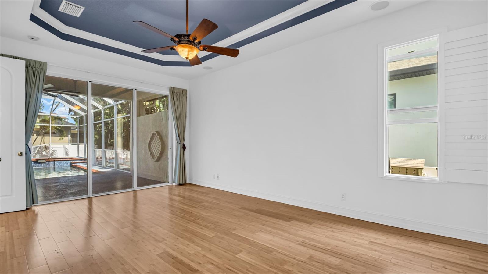 1089 CORDOVA BLVD NE, ST PETERSBURG, FL, 33704