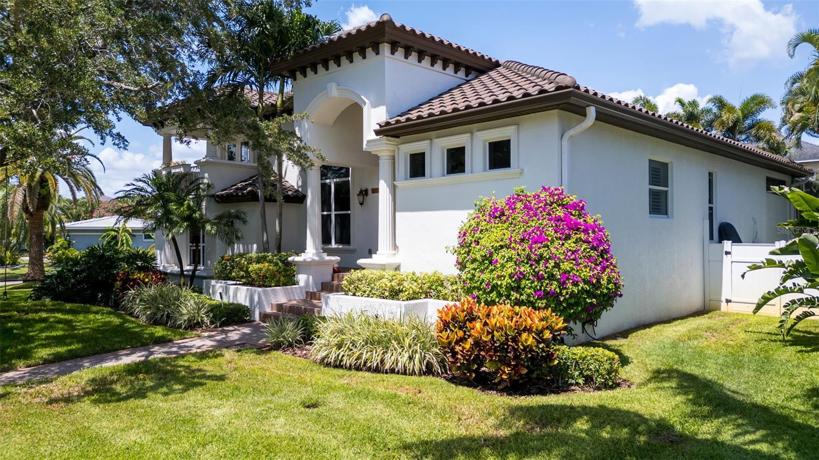 1089 CORDOVA BLVD NE, ST PETERSBURG, FL, 33704