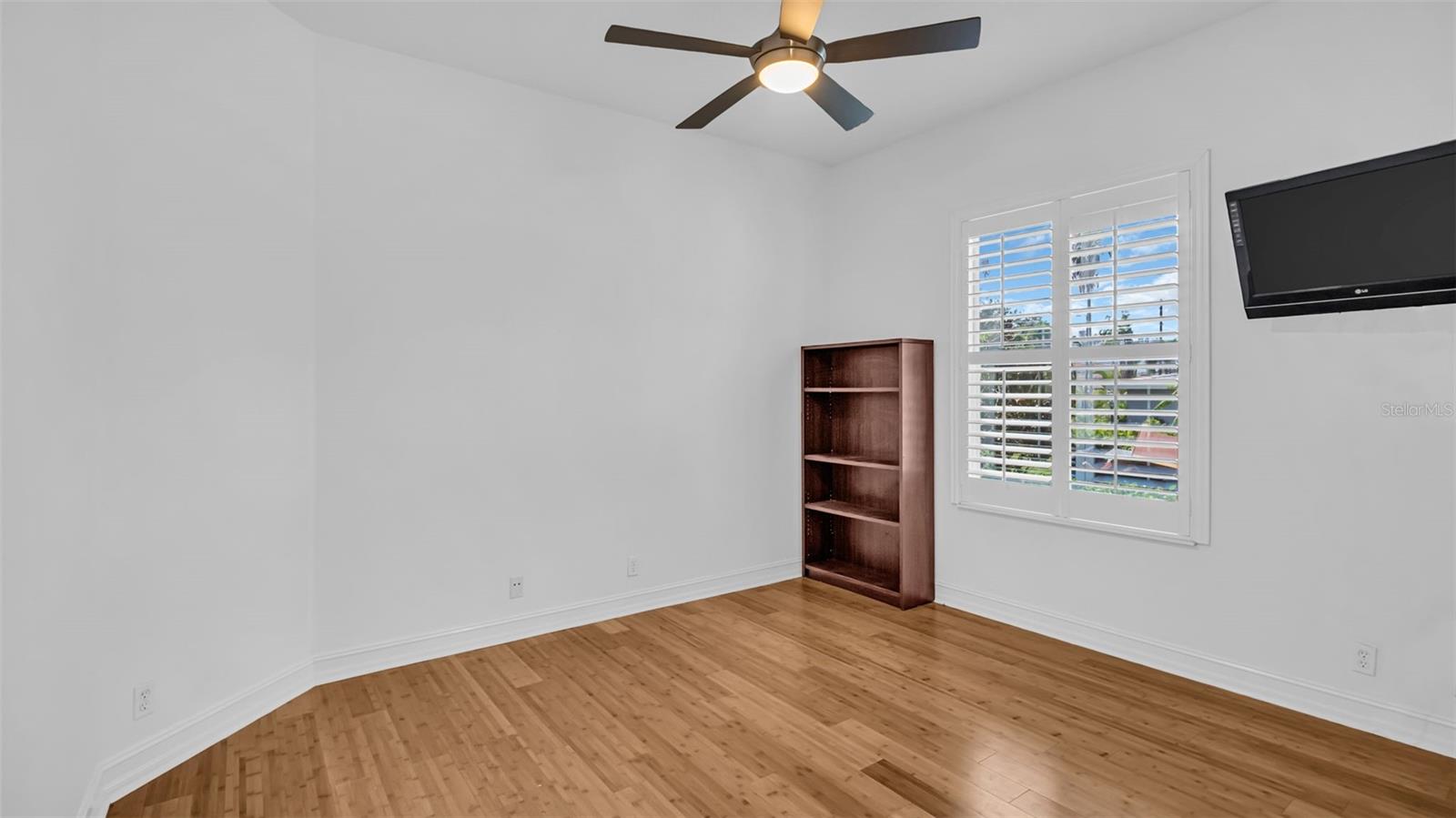 1089 CORDOVA BLVD NE, ST PETERSBURG, FL, 33704