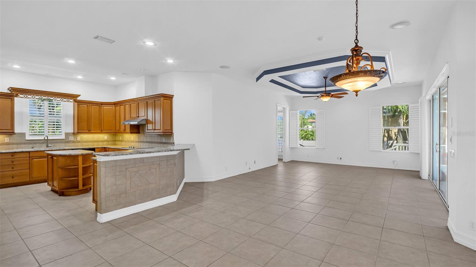 1089 CORDOVA BLVD NE, ST PETERSBURG, FL, 33704