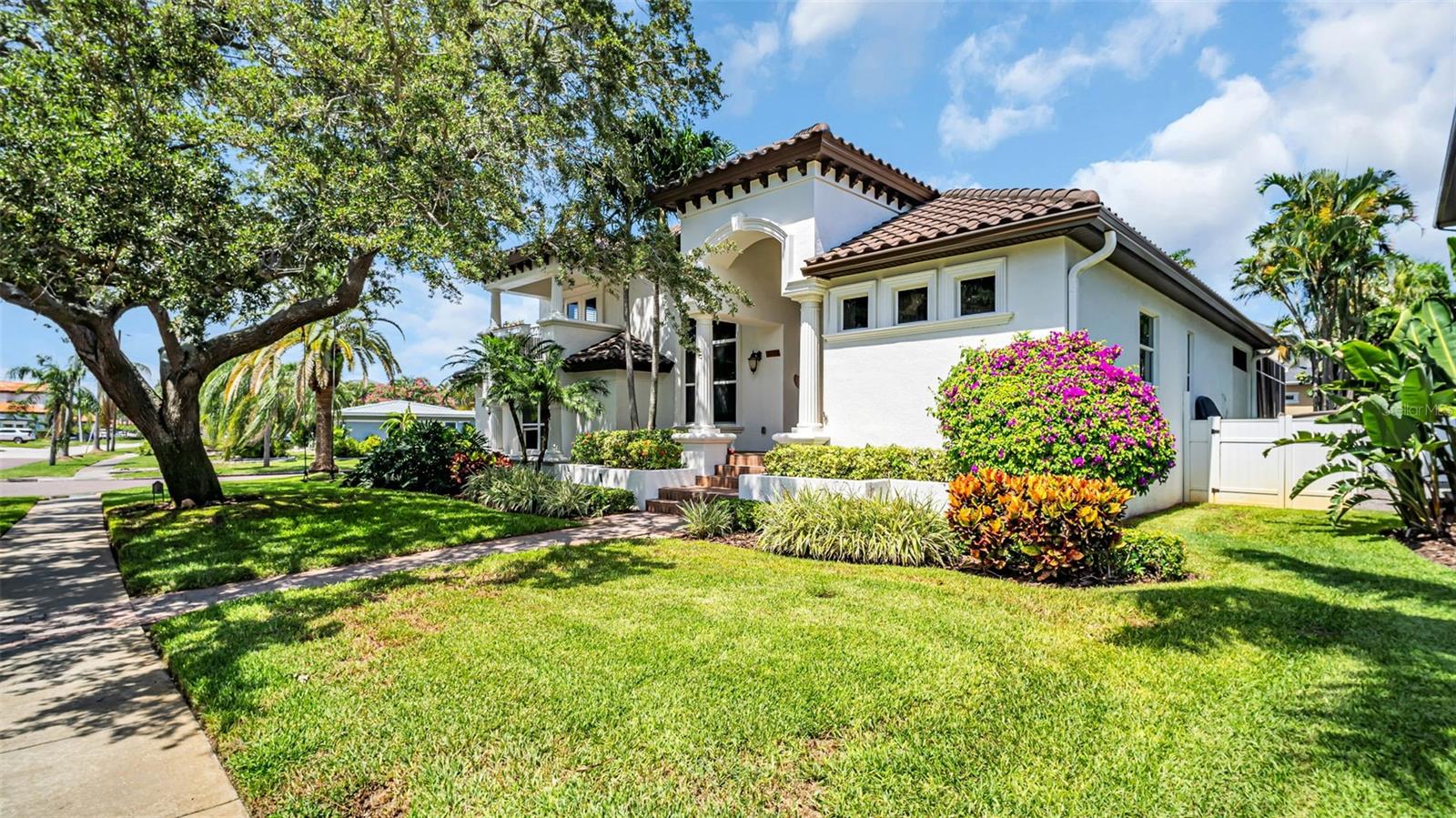 1089 CORDOVA BLVD NE, ST PETERSBURG, FL, 33704