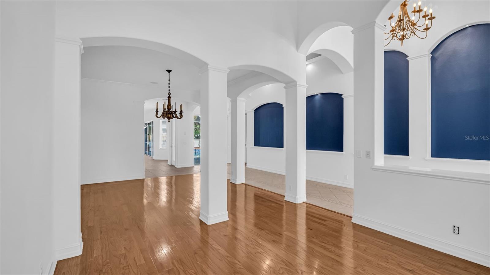 1089 CORDOVA BLVD NE, ST PETERSBURG, FL, 33704