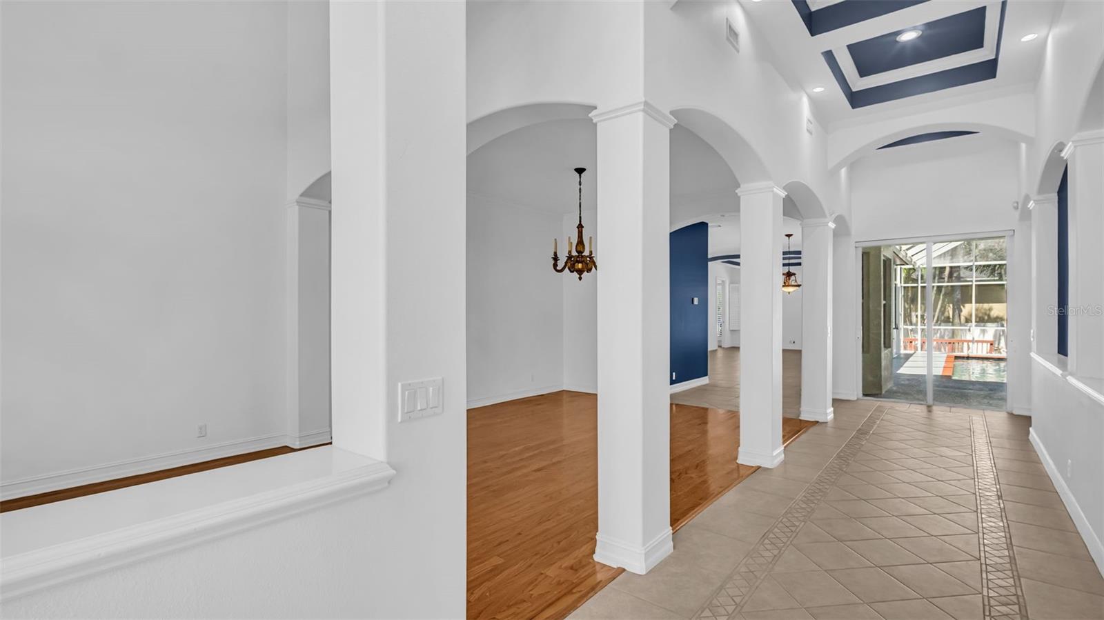 1089 CORDOVA BLVD NE, ST PETERSBURG, FL, 33704