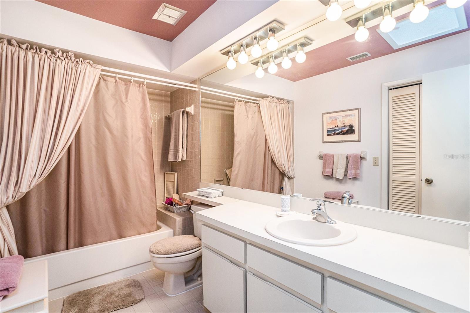 3335 FOXRIDGE CIR, TAMPA, FL, 33618