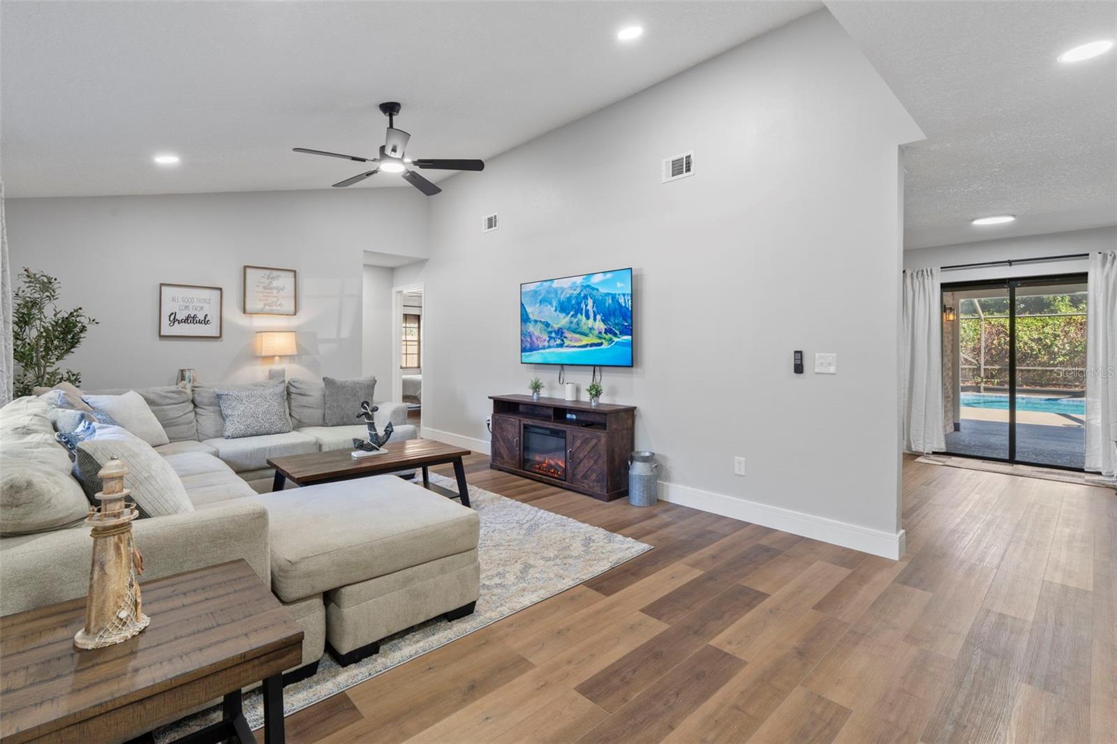 121 CHAMPLAIN DR, DELTONA, FL, 32725