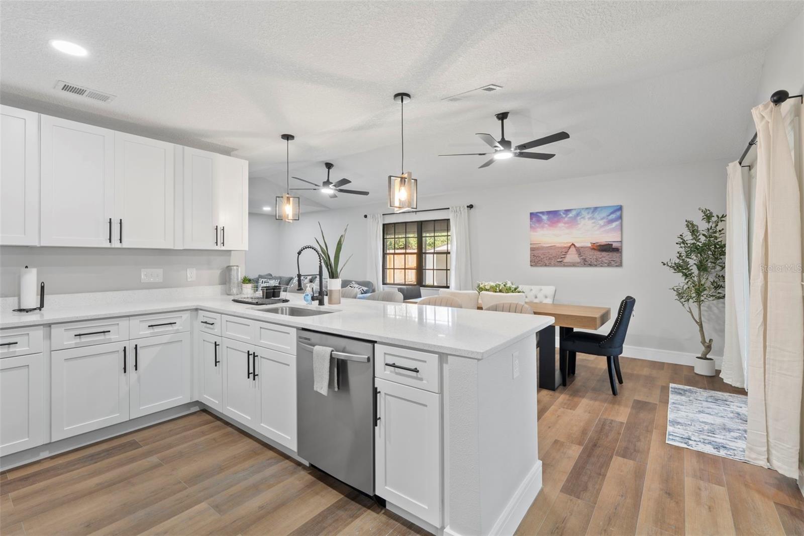 121 CHAMPLAIN DR, DELTONA, FL, 32725