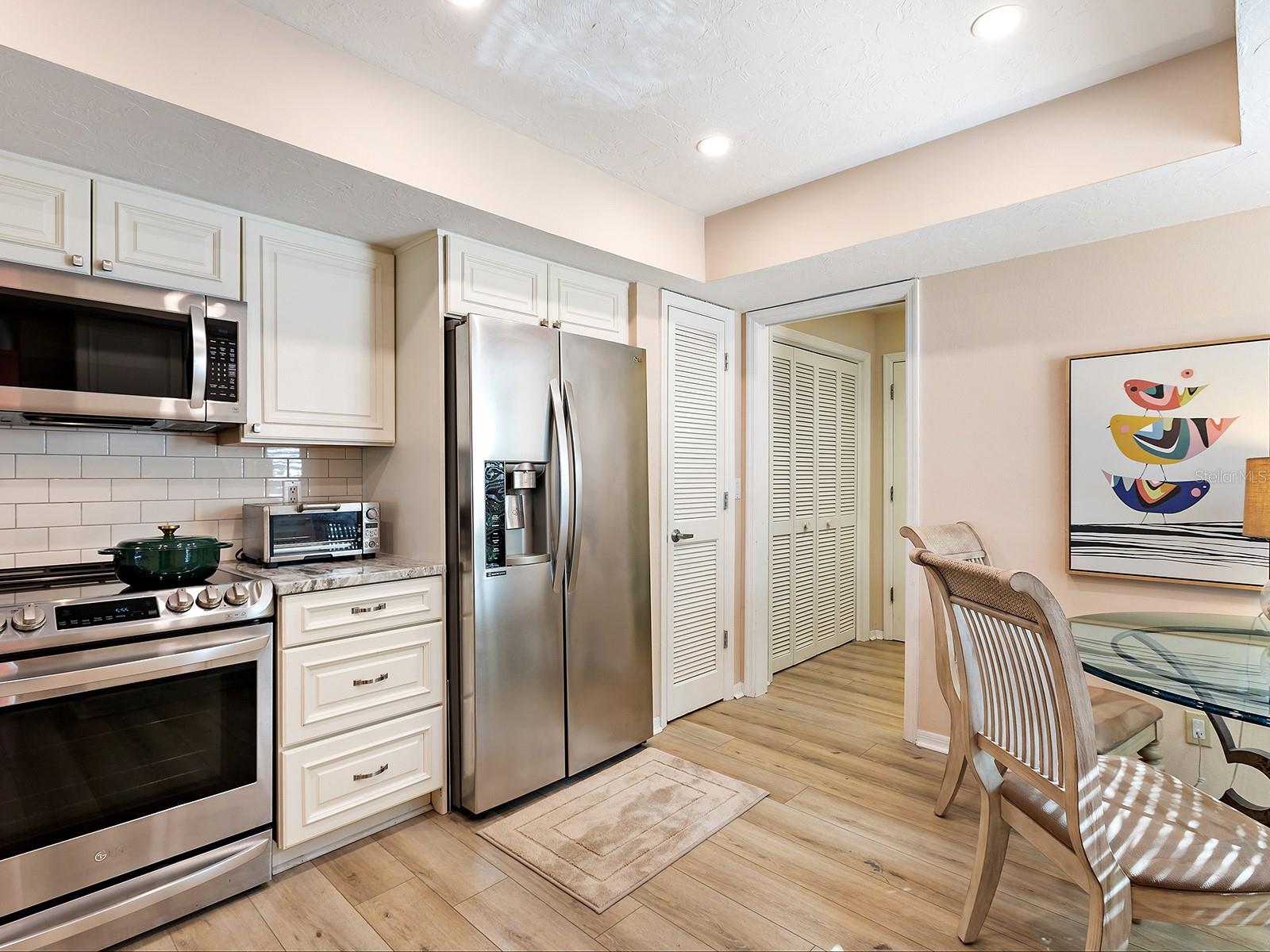 6094 WILSHIRE BLVD #8, SARASOTA, FL, 34238