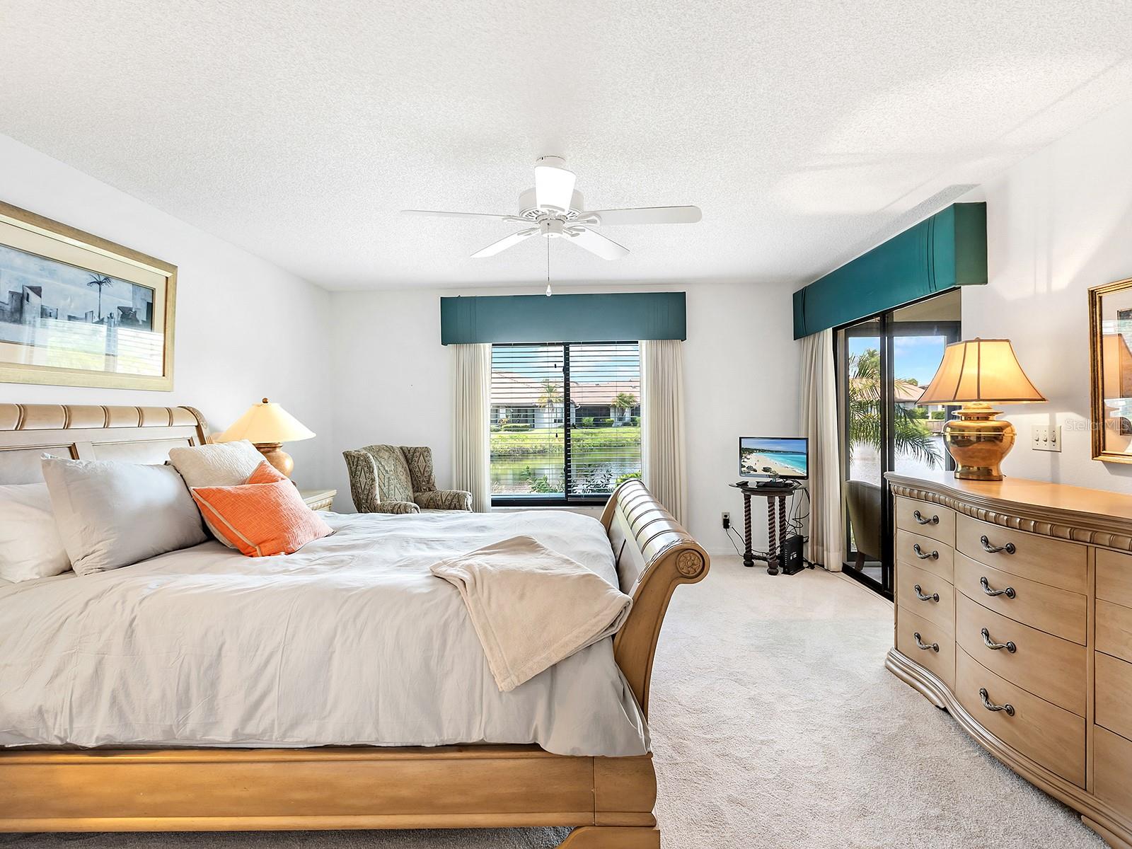 6094 WILSHIRE BLVD #8, SARASOTA, FL, 34238