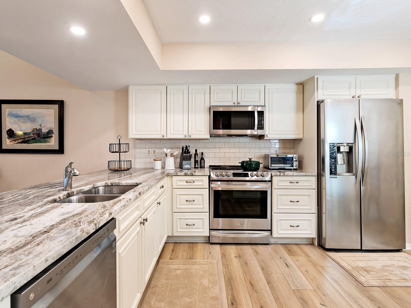 6094 WILSHIRE BLVD #8, SARASOTA, FL, 34238