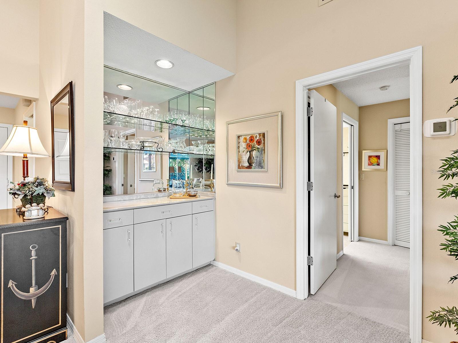 6094 WILSHIRE BLVD #8, SARASOTA, FL, 34238