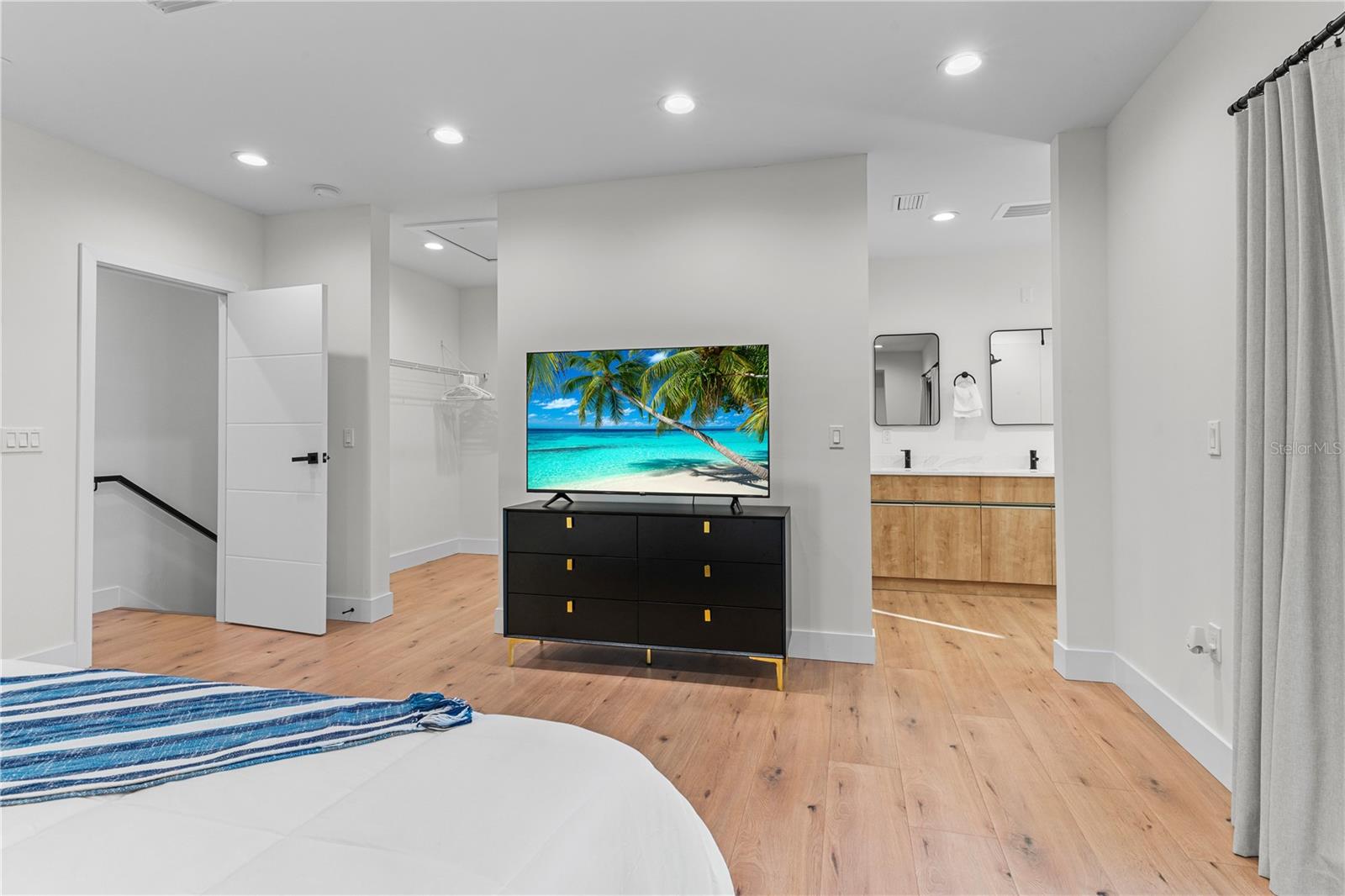 2200 BAY BLVD #B, INDIAN ROCKS BEACH, FL, 33785