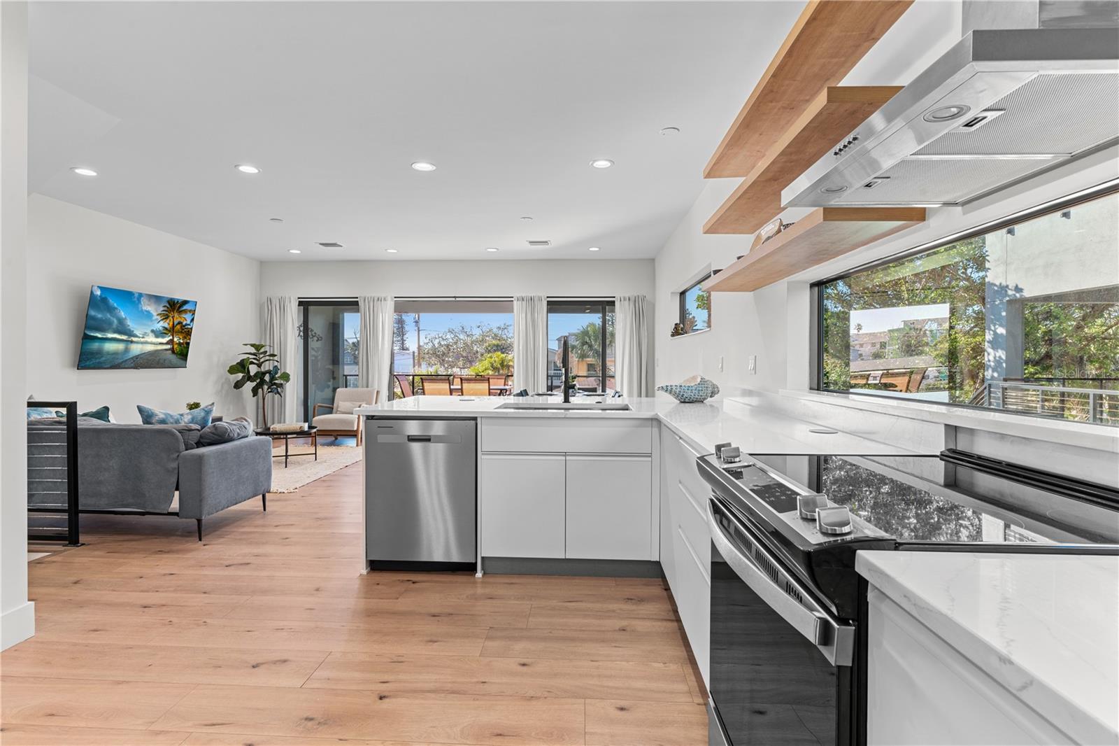 2200 BAY BLVD #B, INDIAN ROCKS BEACH, FL, 33785