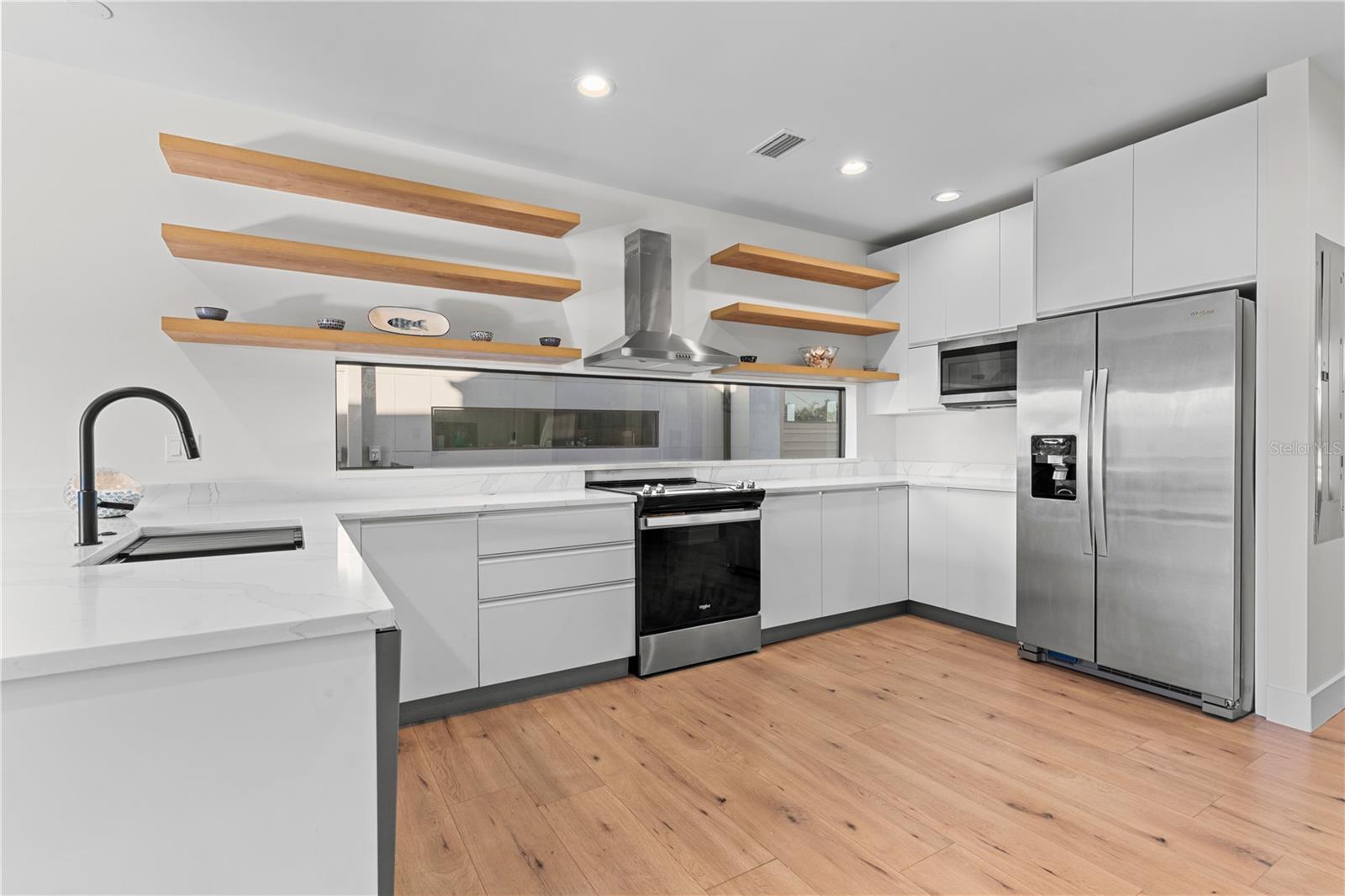 2200 BAY BLVD #B, INDIAN ROCKS BEACH, FL, 33785