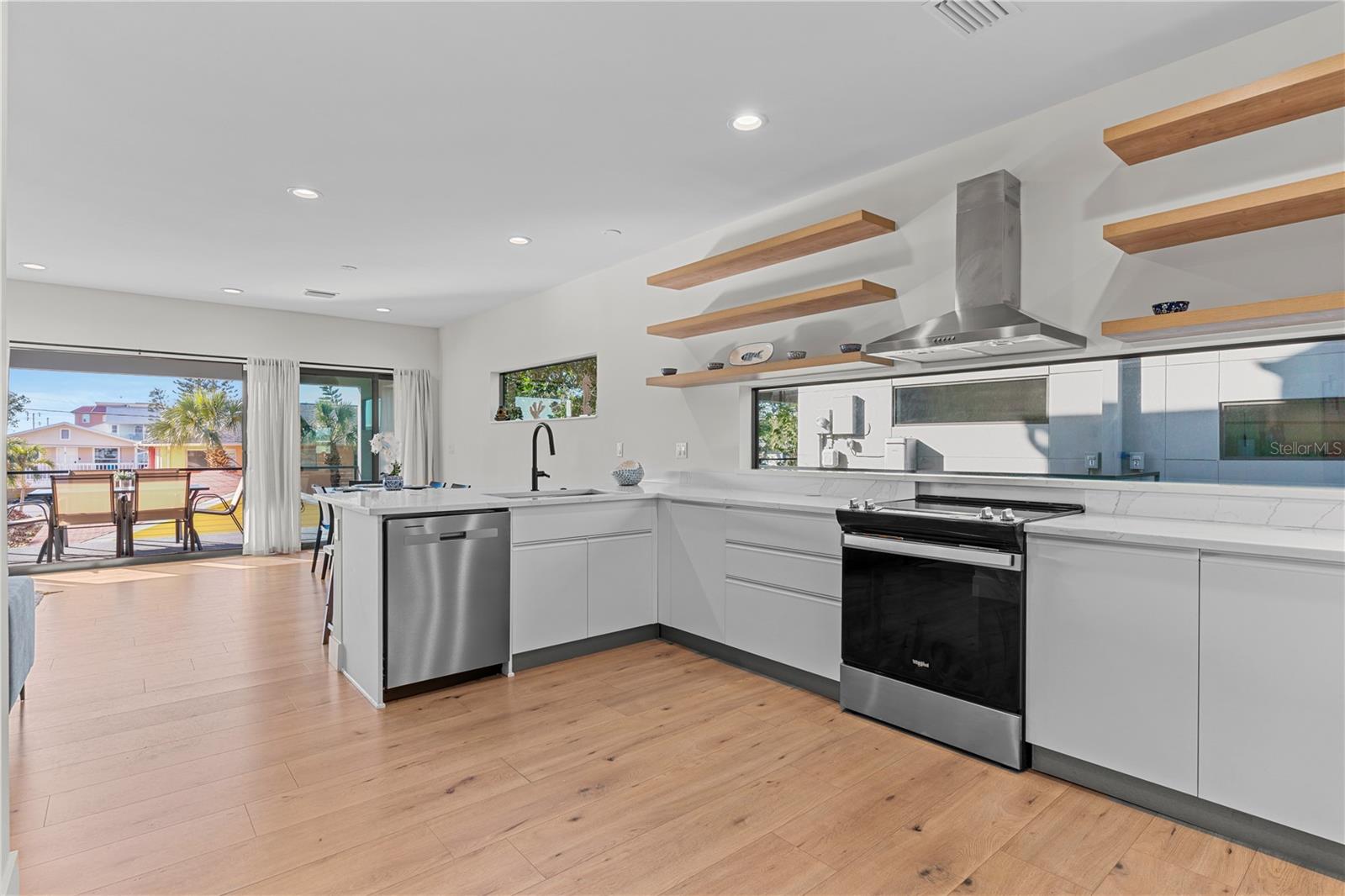 2200 BAY BLVD #B, INDIAN ROCKS BEACH, FL, 33785