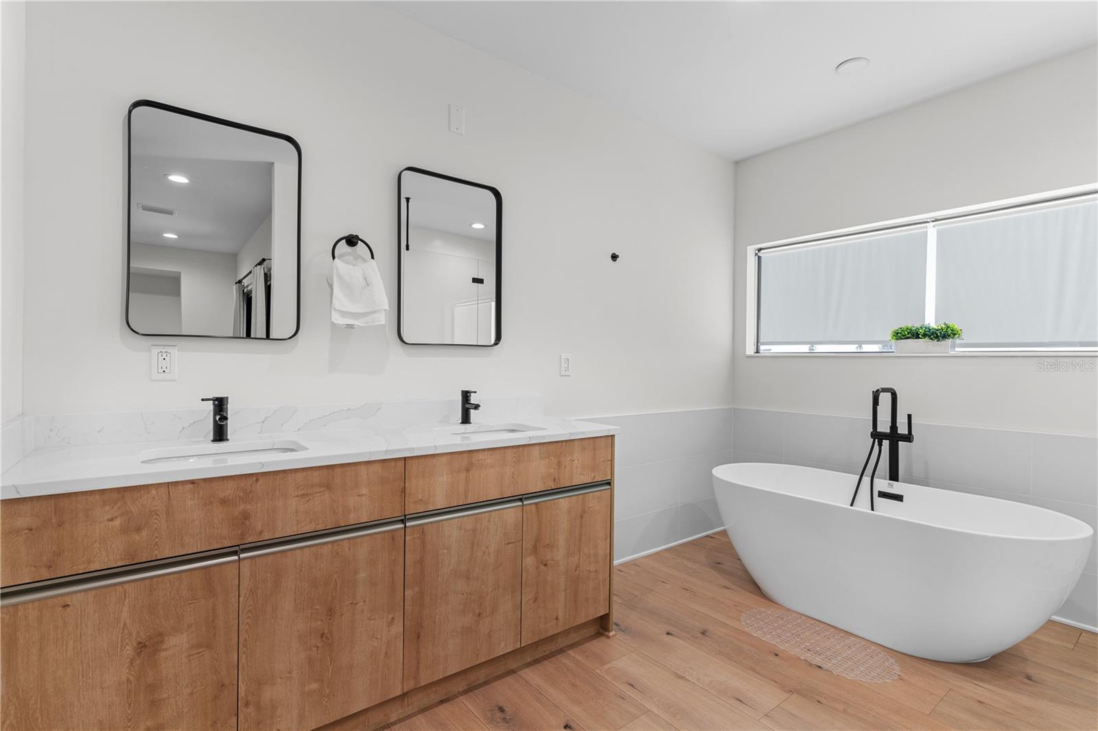 2200 BAY BLVD #B, INDIAN ROCKS BEACH, FL, 33785