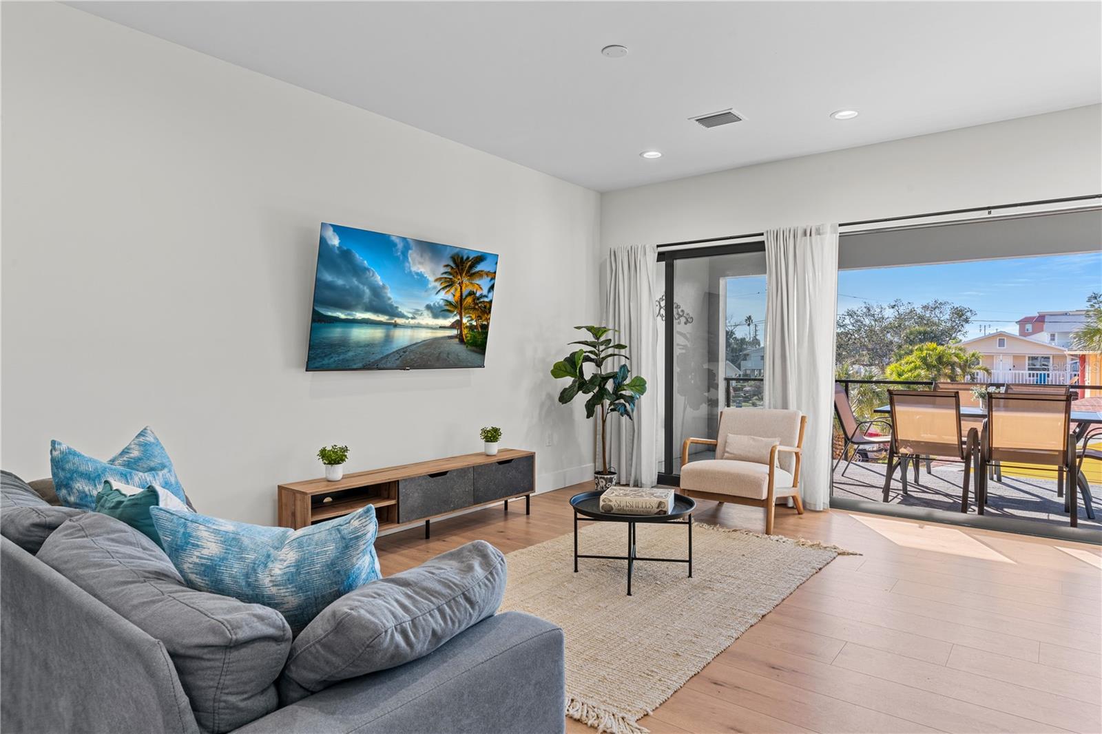 2200 BAY BLVD #B, INDIAN ROCKS BEACH, FL, 33785