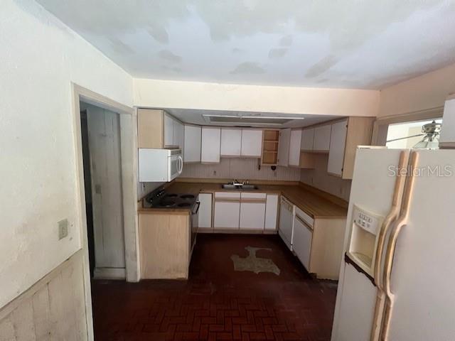 14704 CARNATION DR, TAMPA, FL, 33613