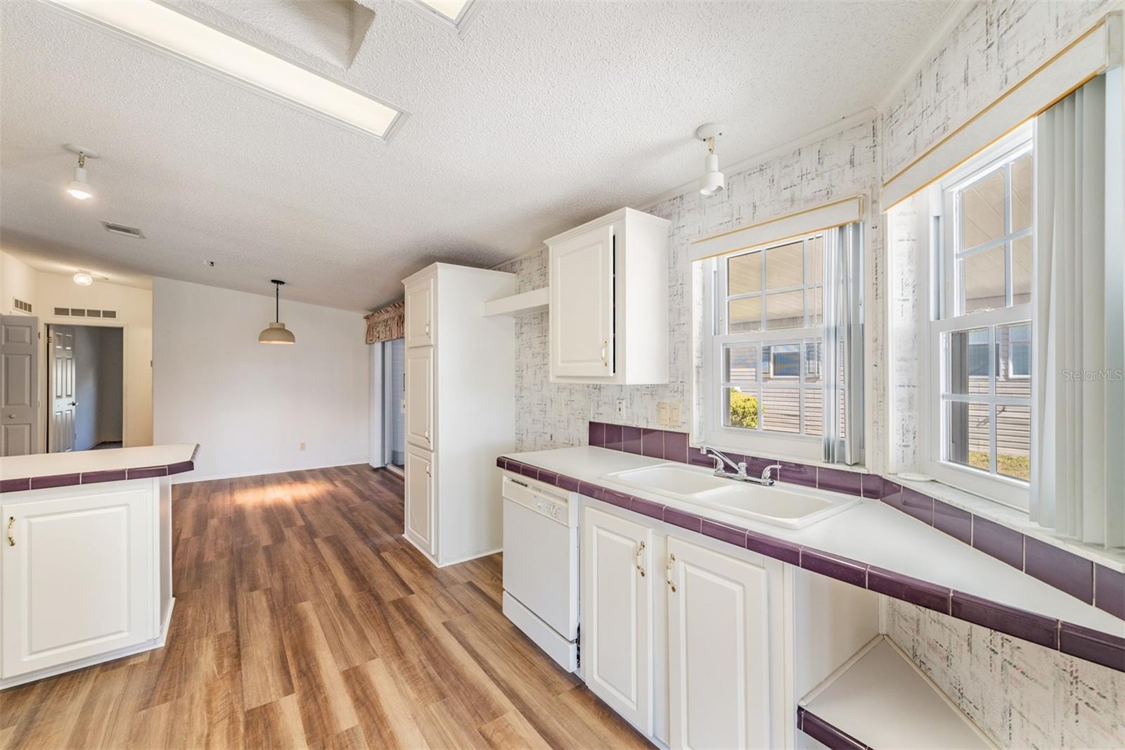 37422 NEUKOM AVE, ZEPHYRHILLS, FL, 33541