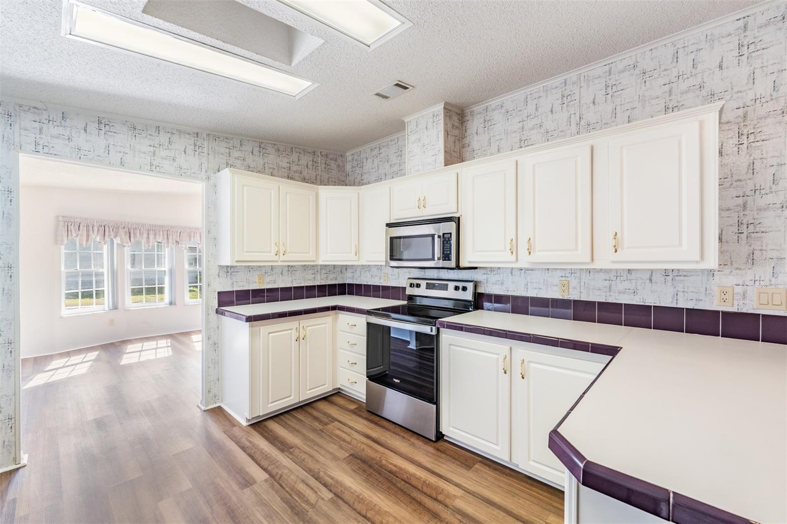 37422 NEUKOM AVE, ZEPHYRHILLS, FL, 33541