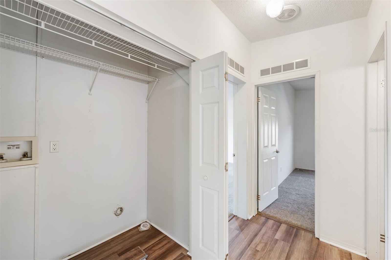 37422 NEUKOM AVE, ZEPHYRHILLS, FL, 33541