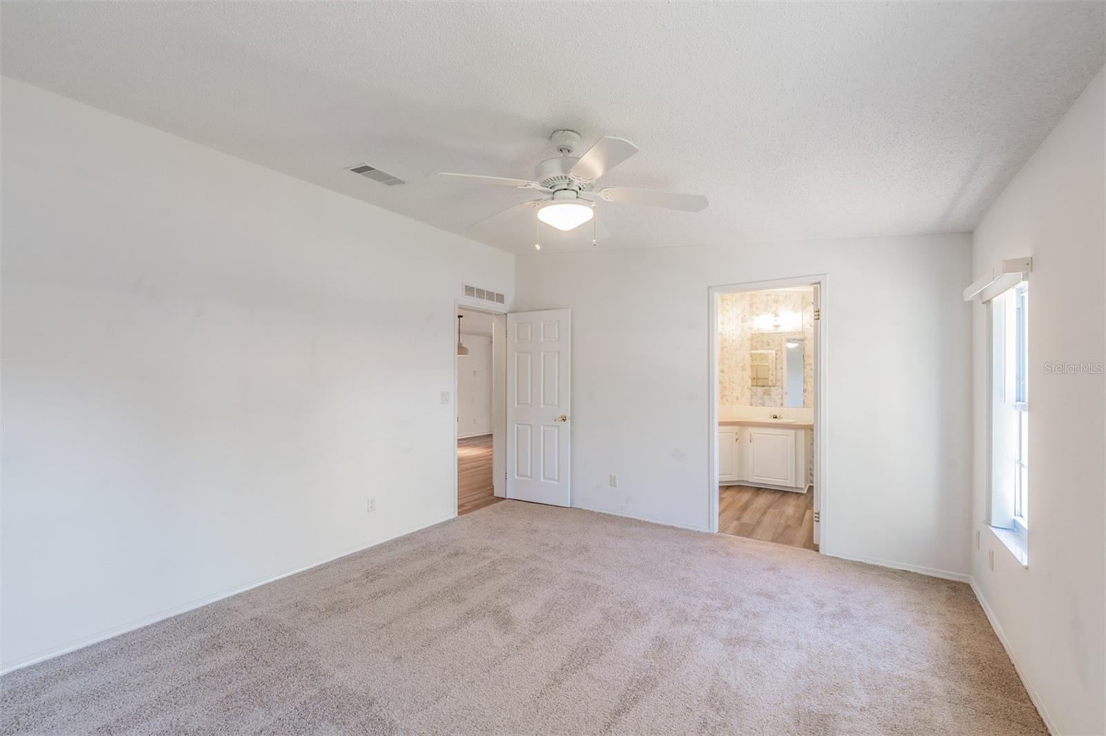 37422 NEUKOM AVE, ZEPHYRHILLS, FL, 33541