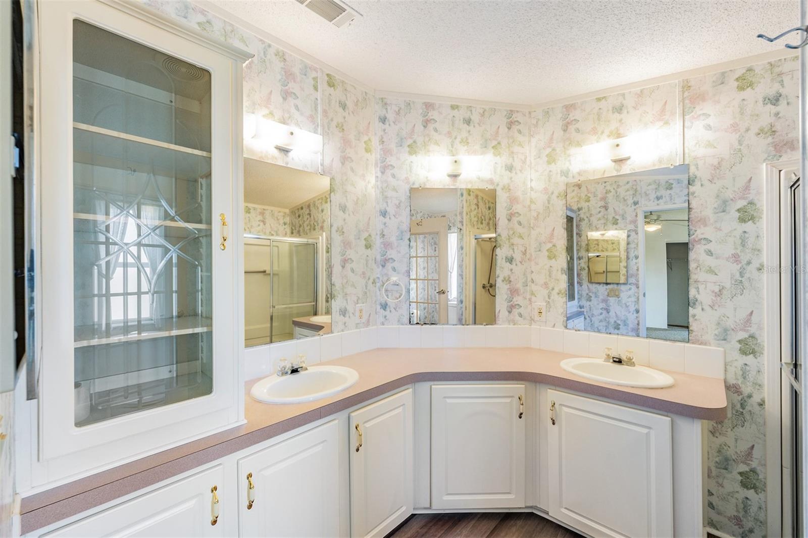 37422 NEUKOM AVE, ZEPHYRHILLS, FL, 33541