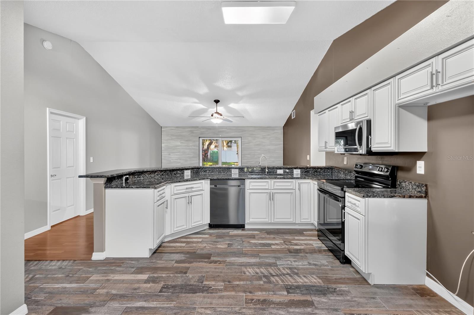 330 ROBBINS REST CIR, DAVENPORT, FL, 33896