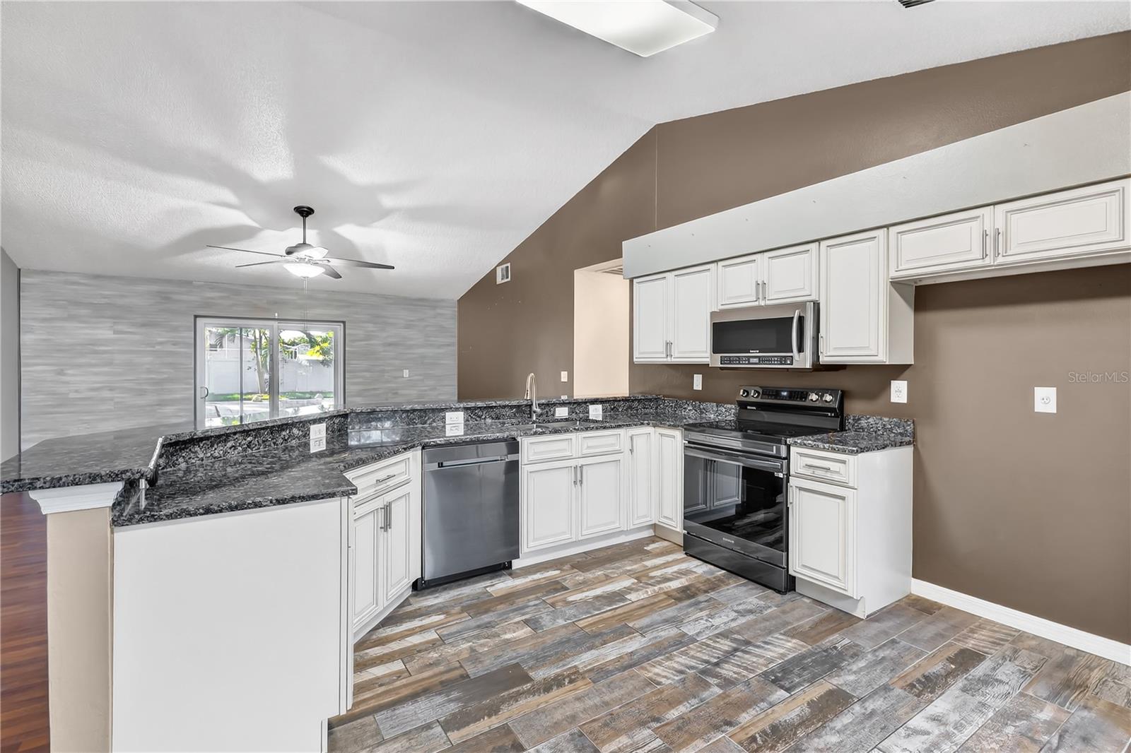 330 ROBBINS REST CIR, DAVENPORT, FL, 33896