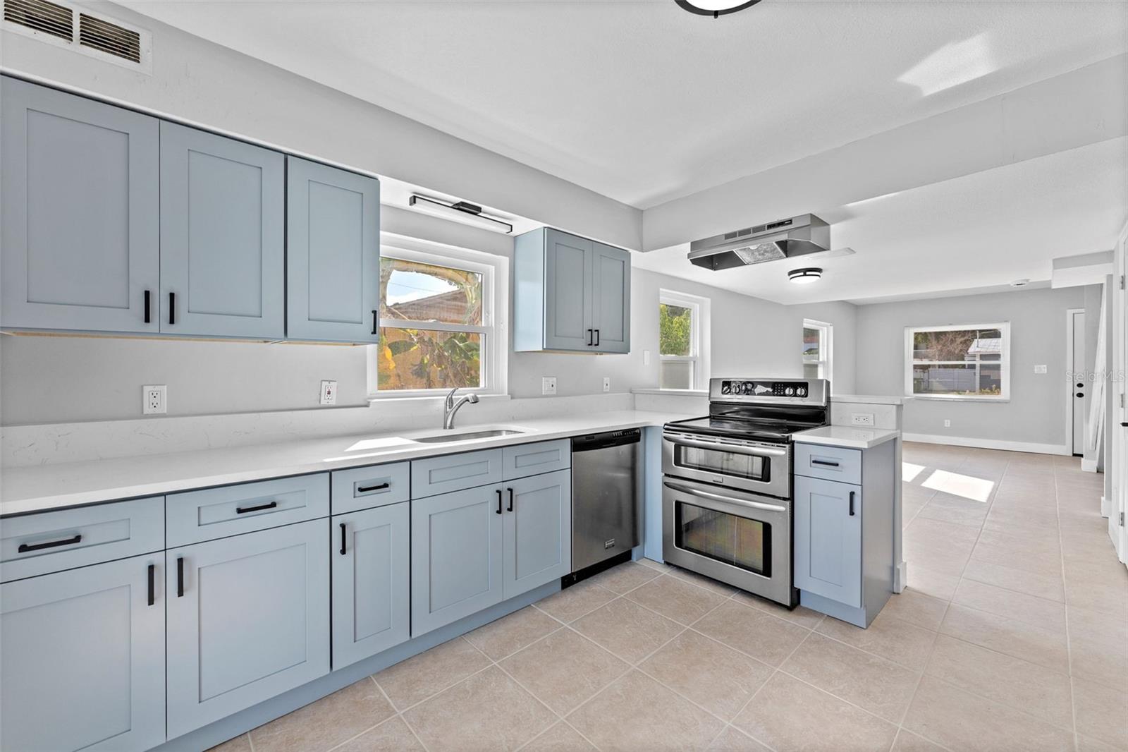 8737 N TANGERINE PL, TAMPA, FL, 33617