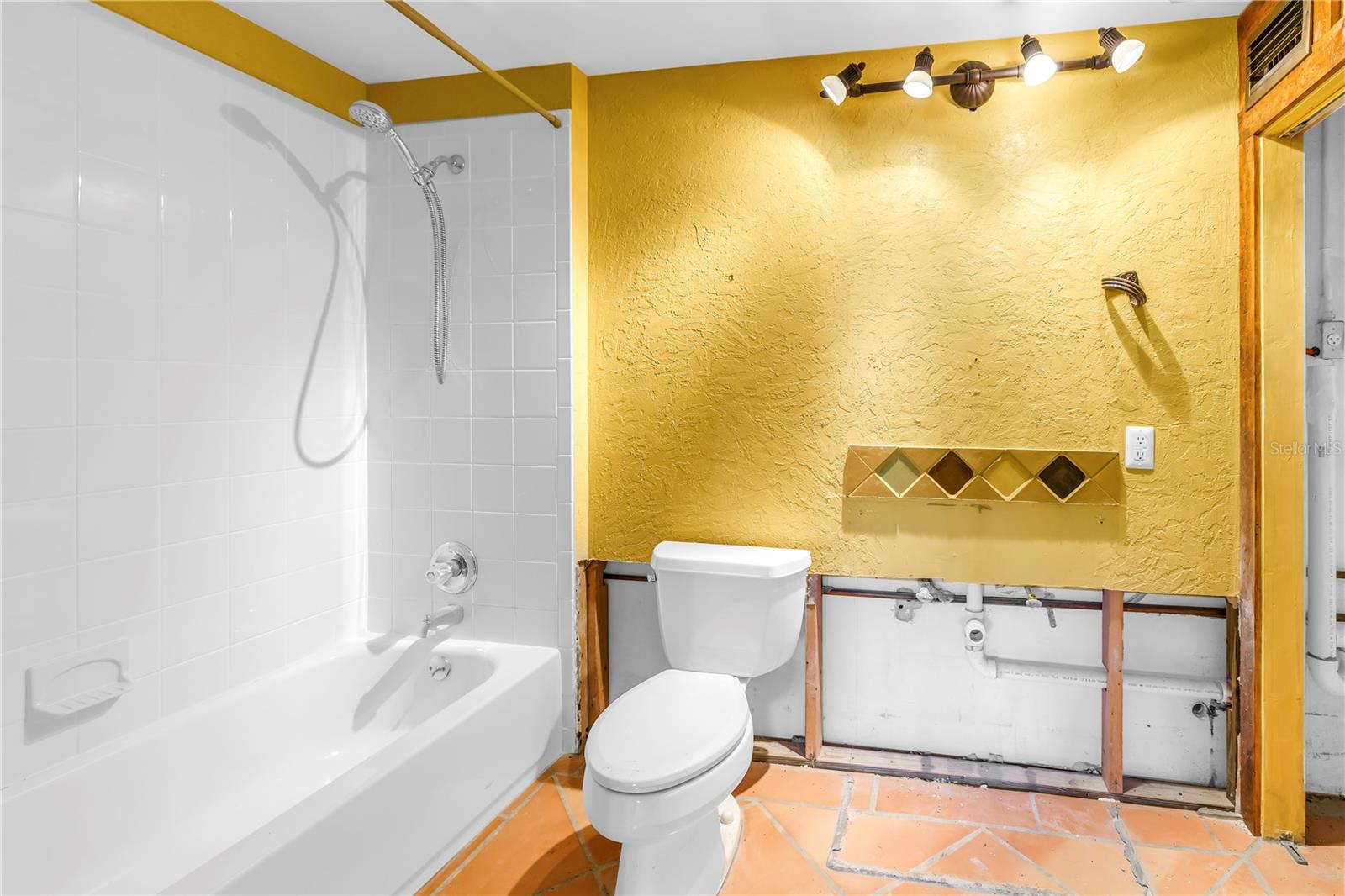 7898 CAUSEWAY BLVD N, ST PETERSBURG, FL, 33707