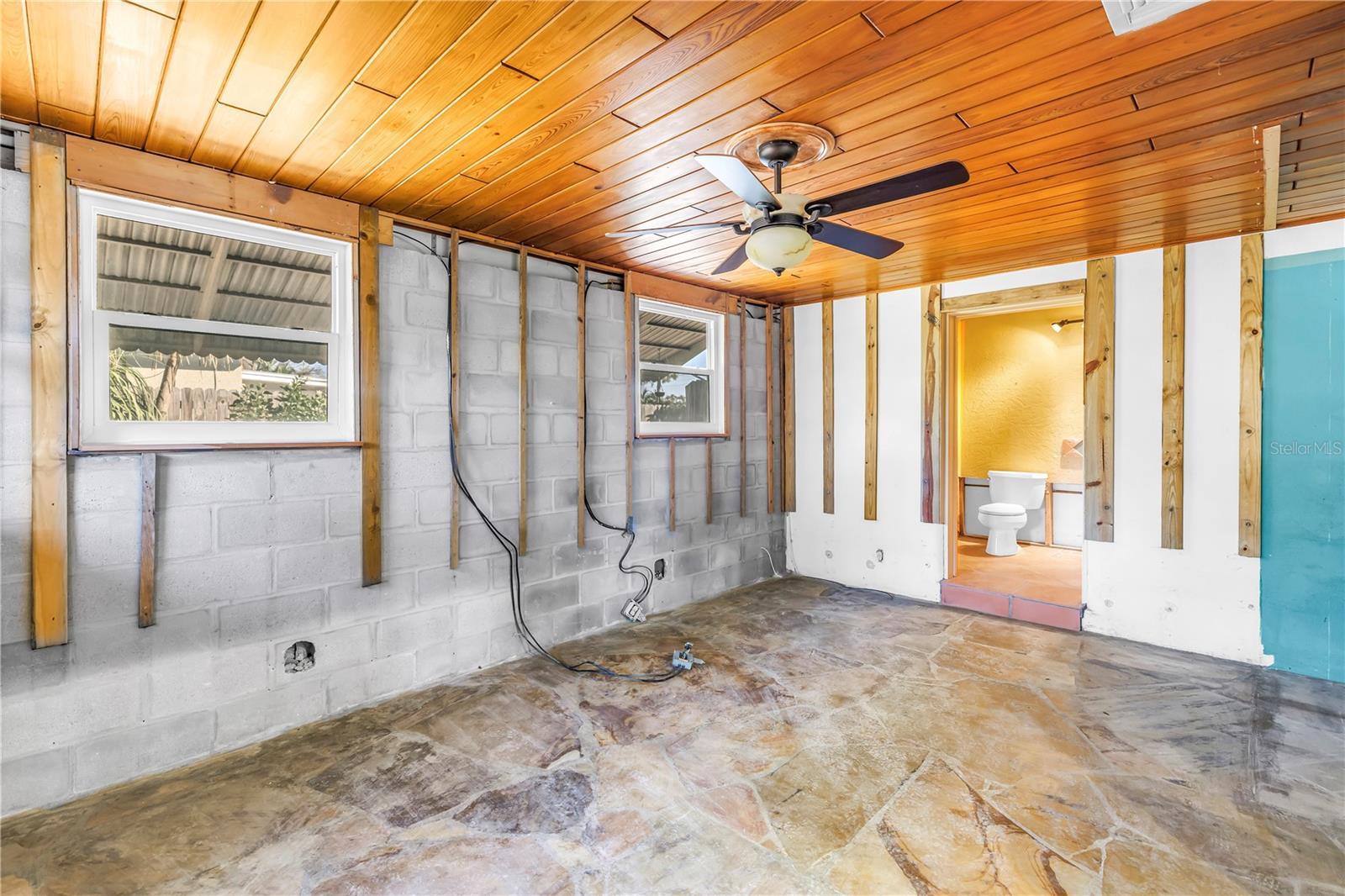 7898 CAUSEWAY BLVD N, ST PETERSBURG, FL, 33707