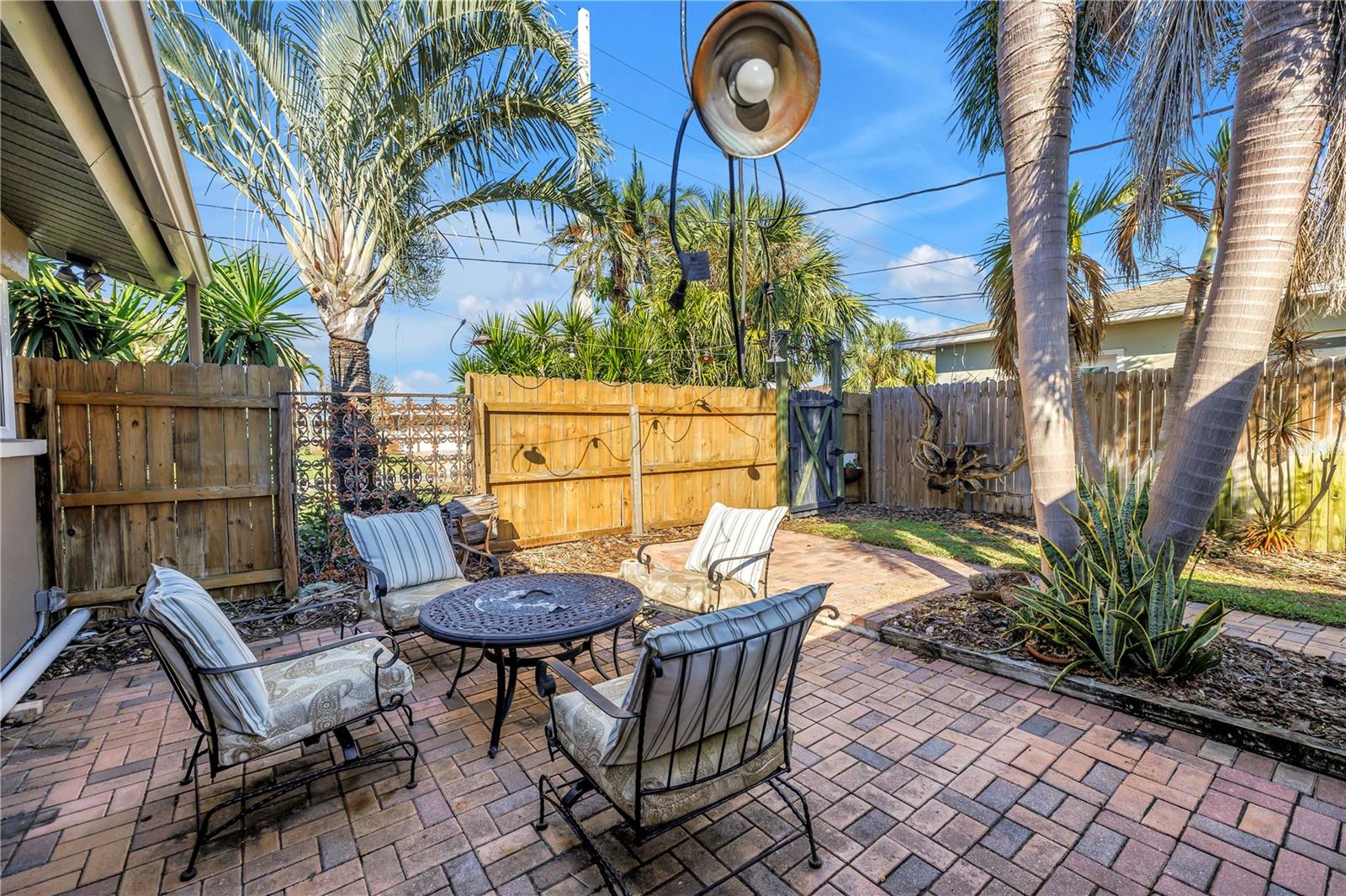 7898 CAUSEWAY BLVD N, ST PETERSBURG, FL, 33707