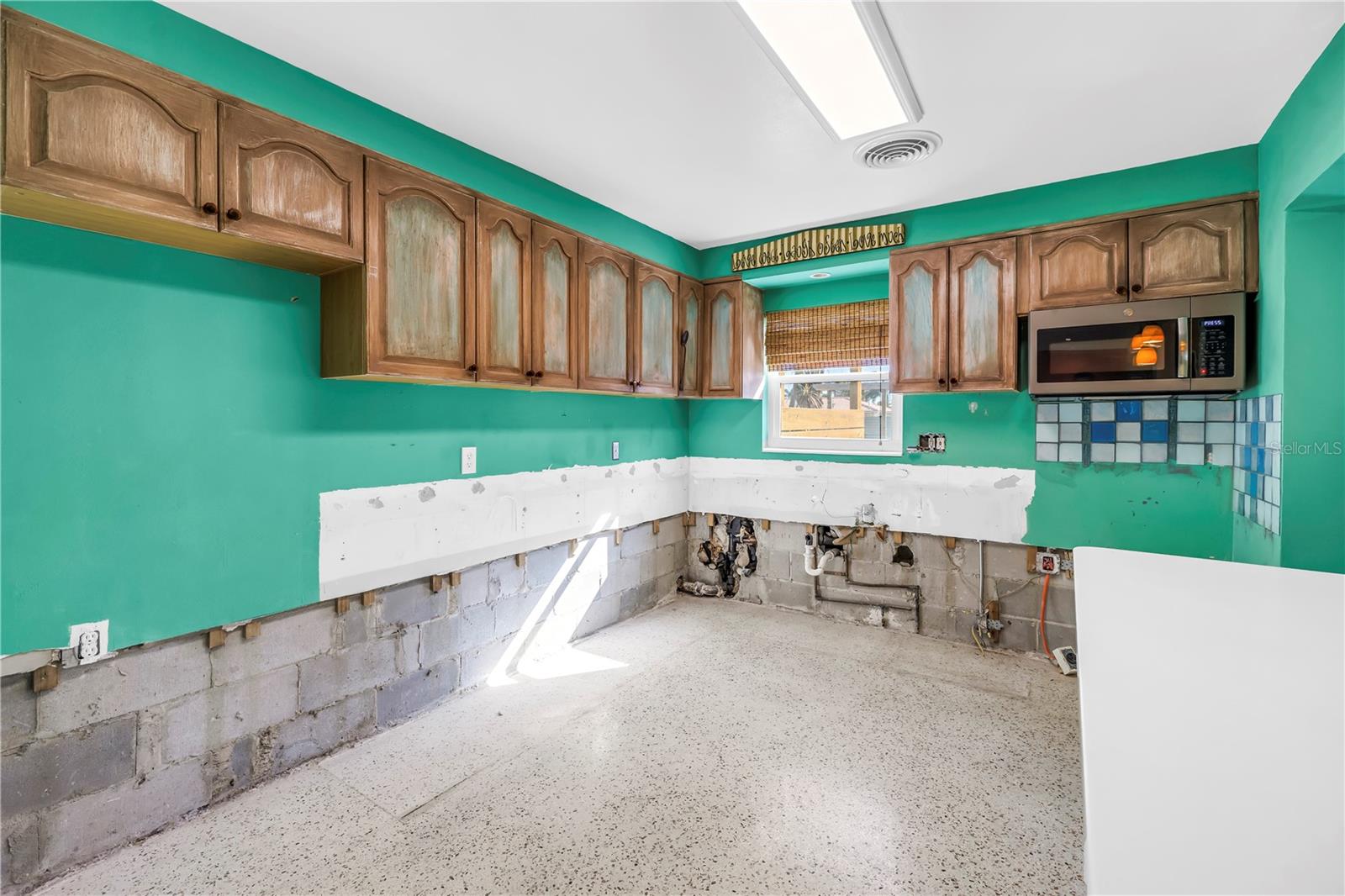 7898 CAUSEWAY BLVD N, ST PETERSBURG, FL, 33707