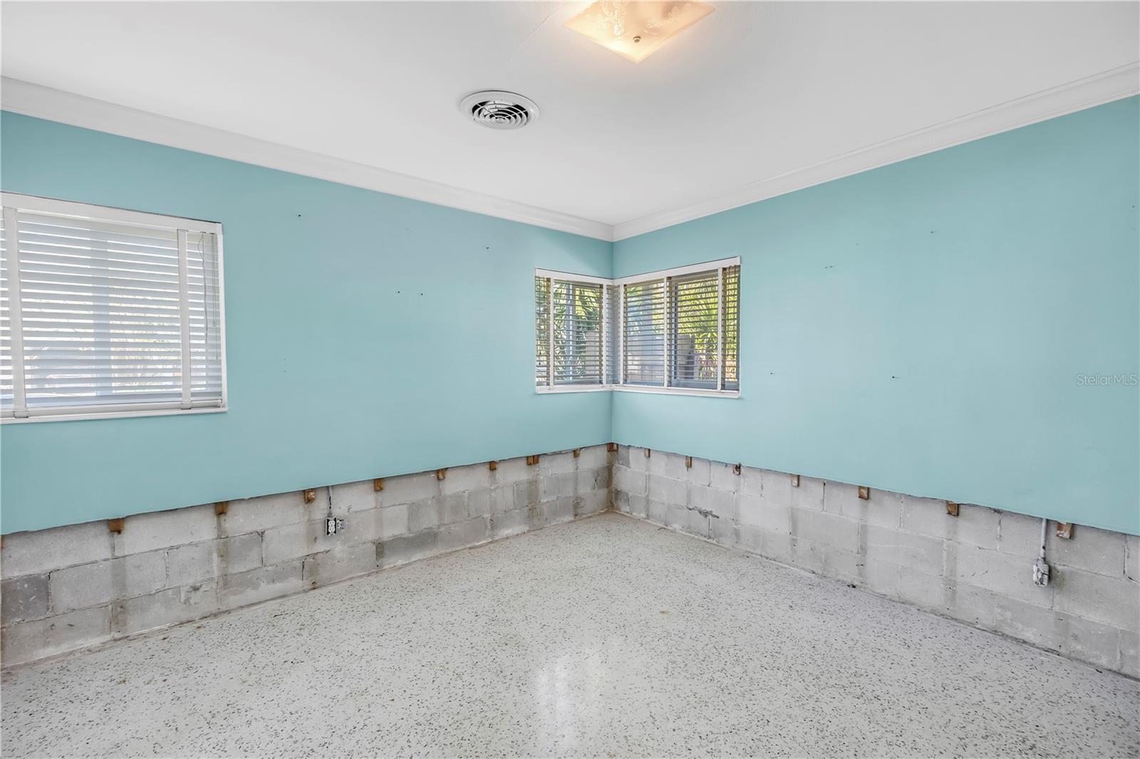 7898 CAUSEWAY BLVD N, ST PETERSBURG, FL, 33707