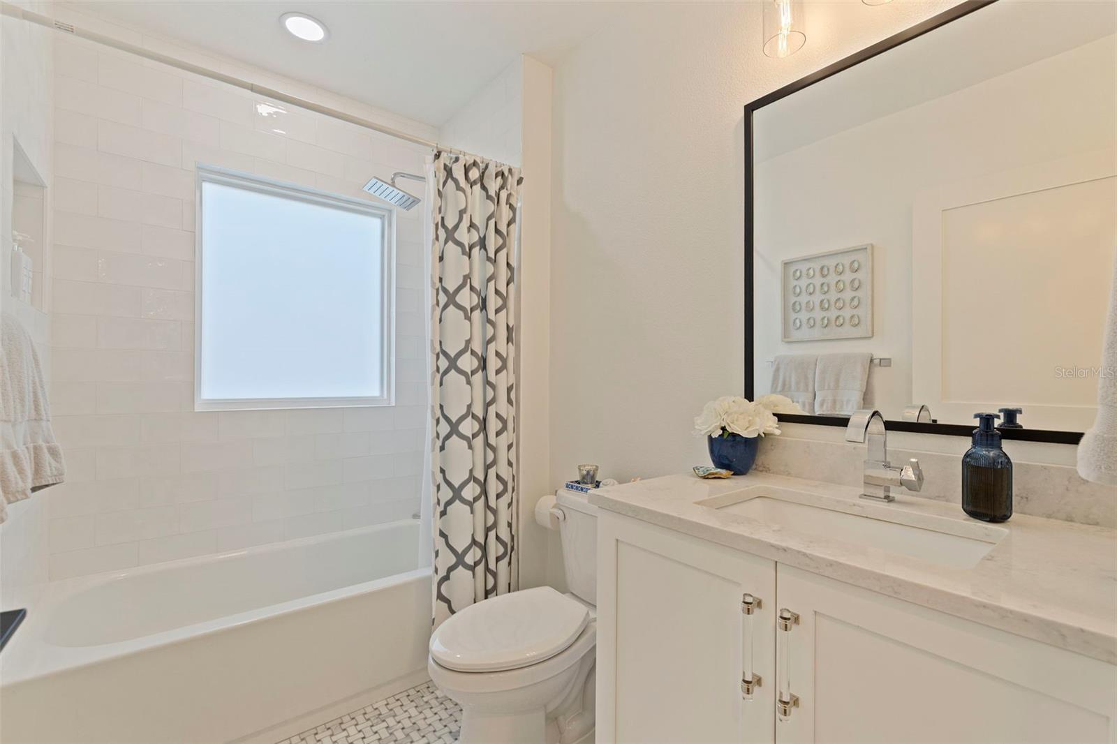 176 25TH AVE N, ST PETERSBURG, FL, 33704