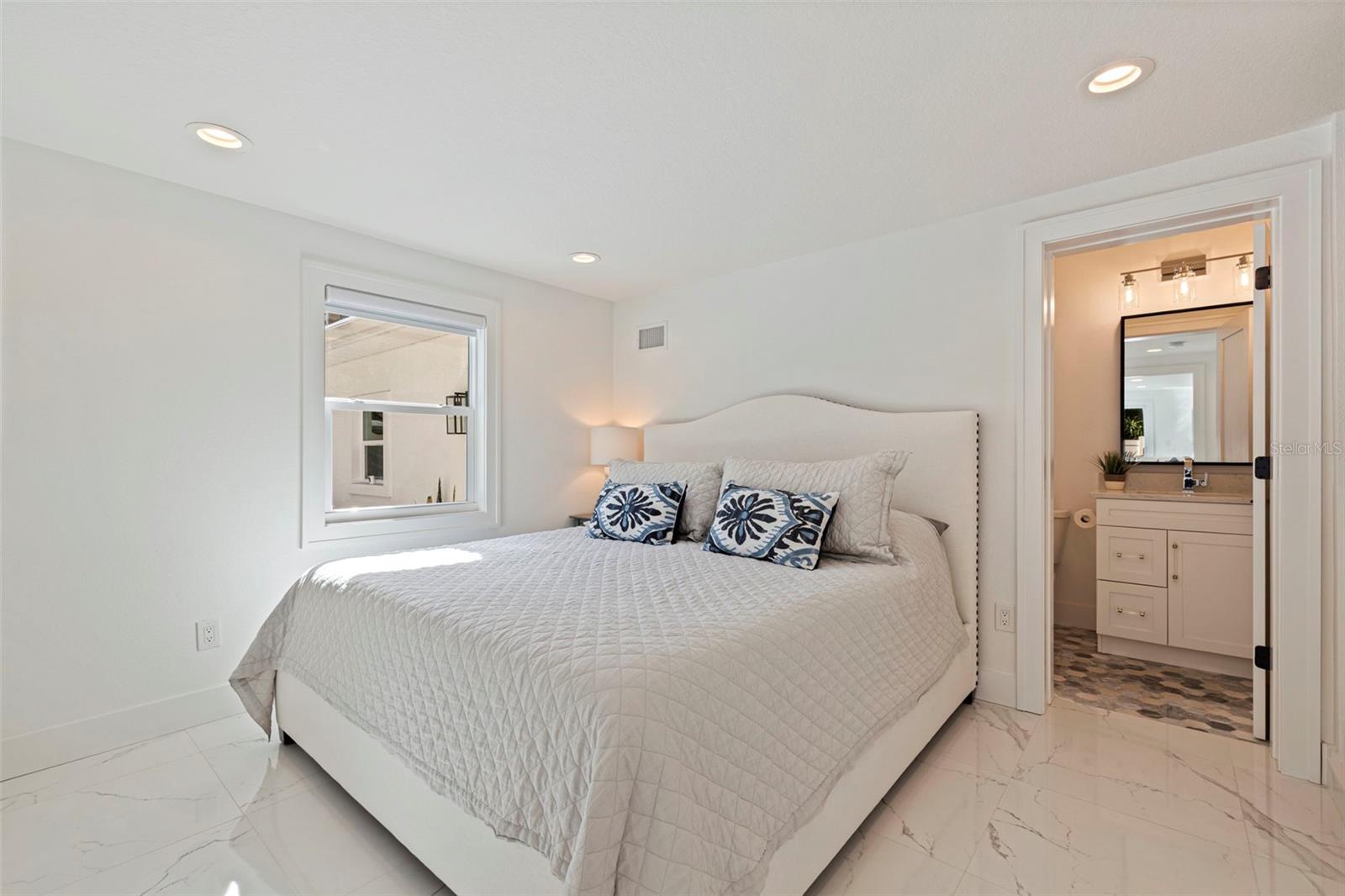 176 25TH AVE N, ST PETERSBURG, FL, 33704