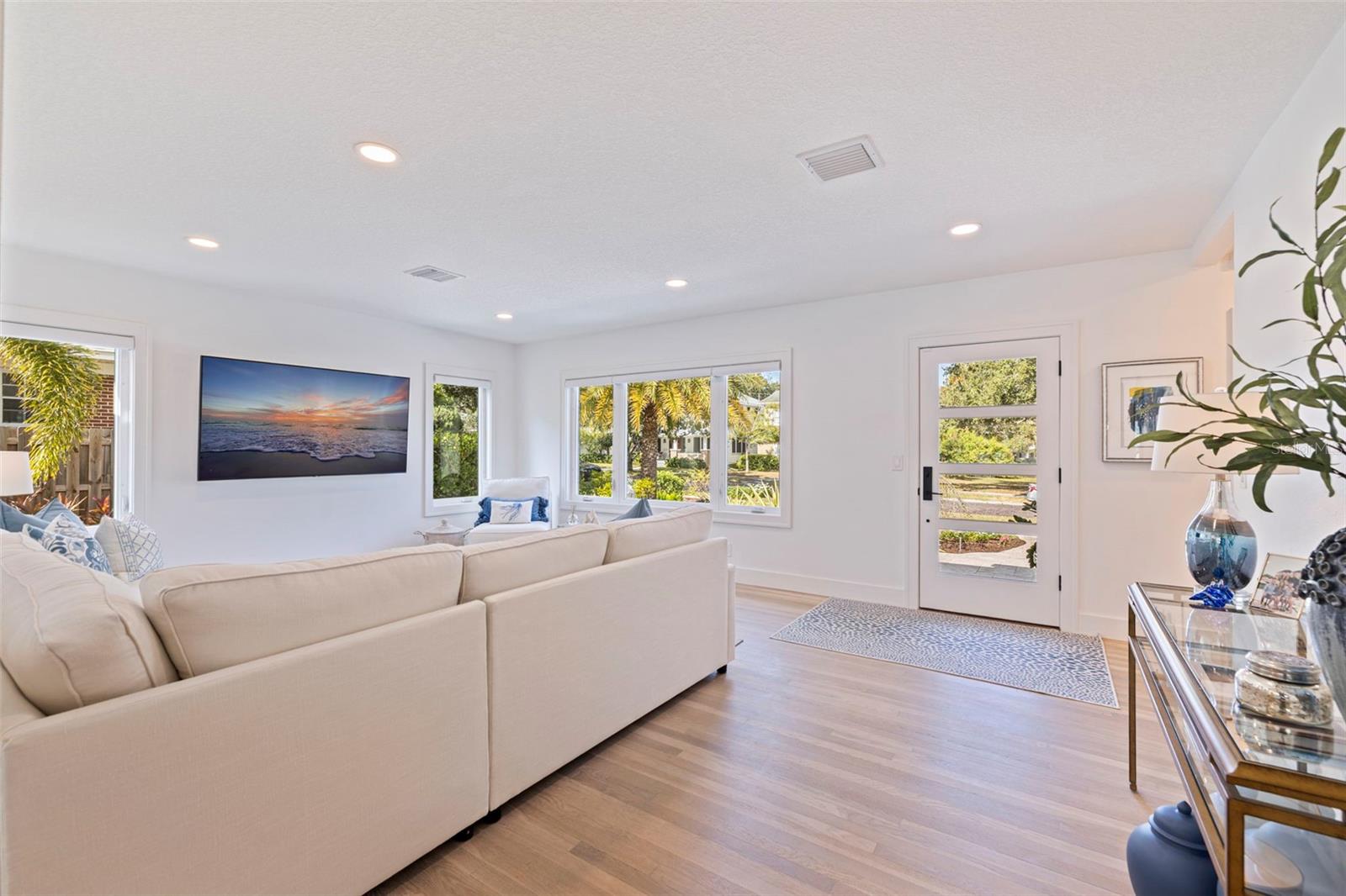 176 25TH AVE N, ST PETERSBURG, FL, 33704