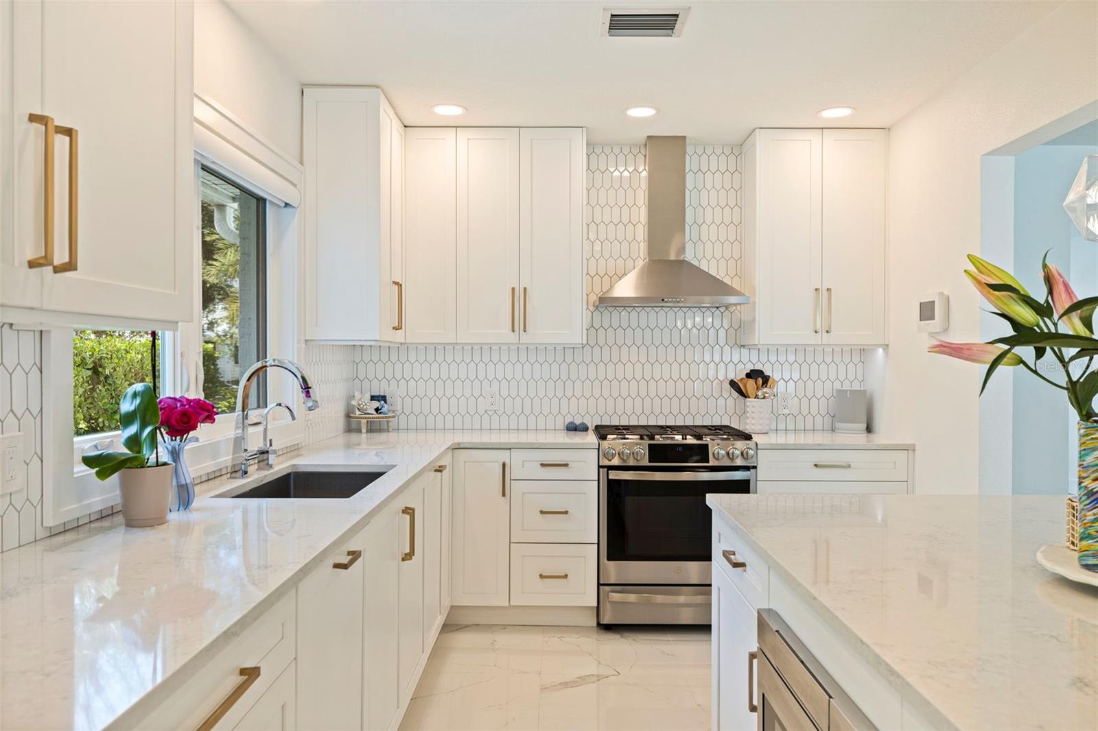 176 25TH AVE N, ST PETERSBURG, FL, 33704