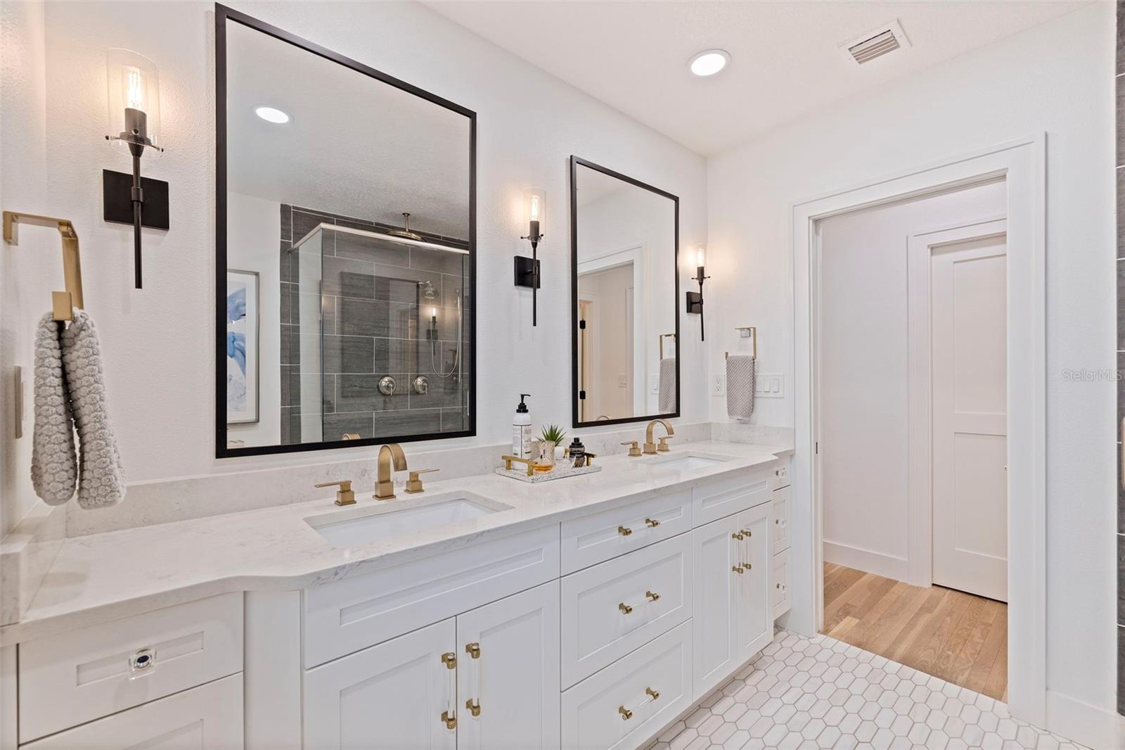 176 25TH AVE N, ST PETERSBURG, FL, 33704